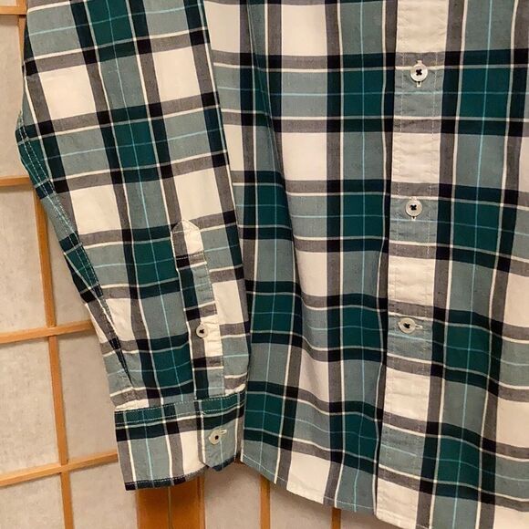 American Eagle plaid Buttondown - Picture 2 of 8